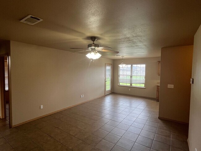 Foto del edificio - 1528 E 11th Cove