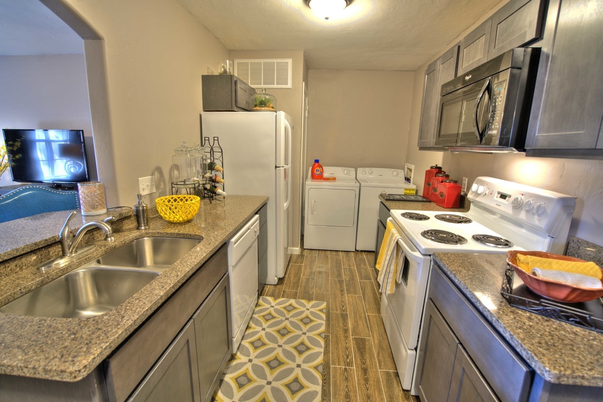 Oxford Oaks Apartments 1920 E 2nd St Edmond, OK Apartments for Rent