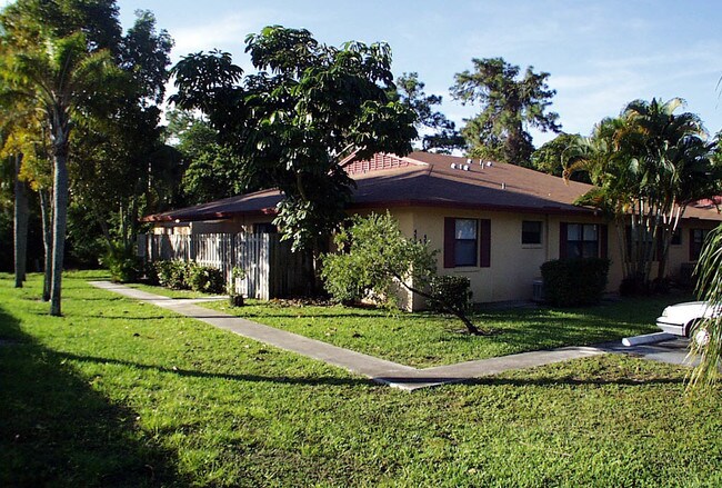 Foto del edificio - Town Square Villas