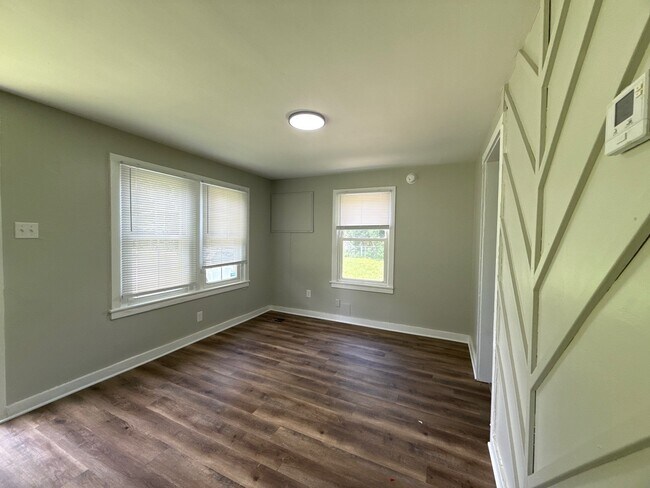 Foto del edificio - 55 Adkins Cir