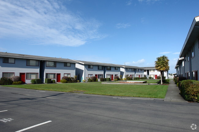 Building Photo - Fountainbleau Apartments