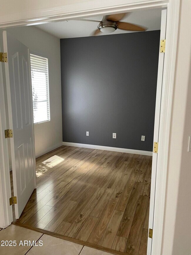 Building Photo - 646 E El Monte Pl