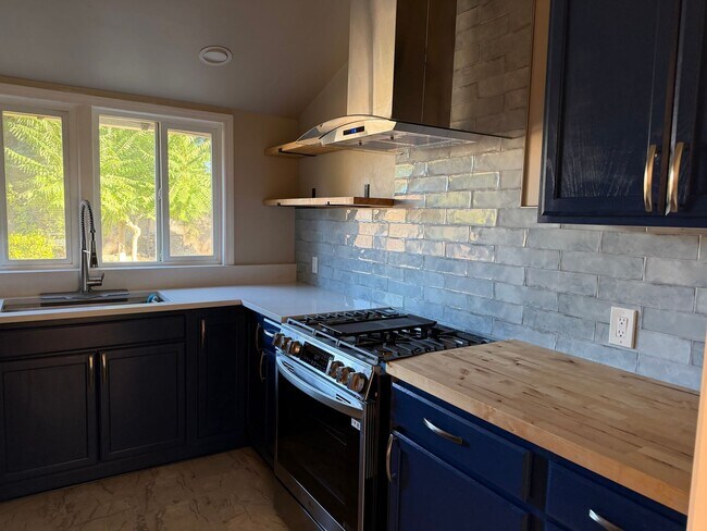 Foto del edificio - For Rent: Updated 2 Bed / 1 Bath Home in West Sacramento