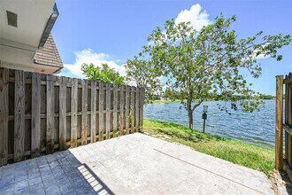 Building Photo - 4122 SW 61st Ave
