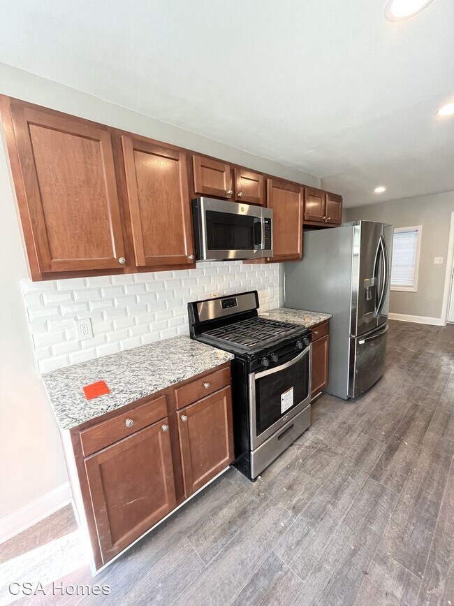 Foto del edificio - 3 br, 2 bath House - 1042 Bergen Ave