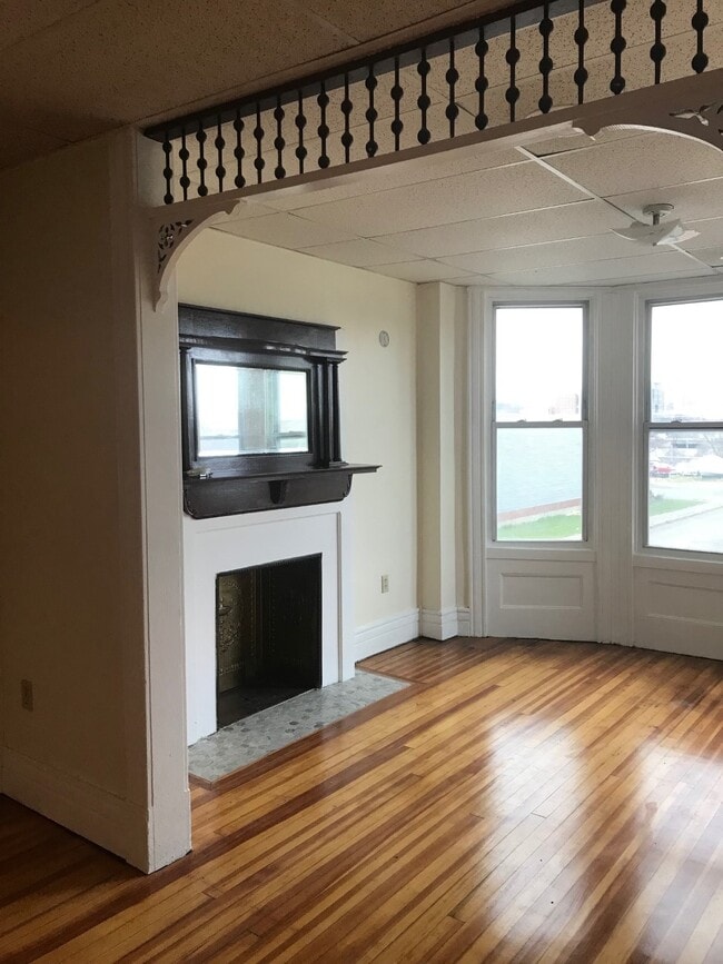 Building Photo - 1801 4th St