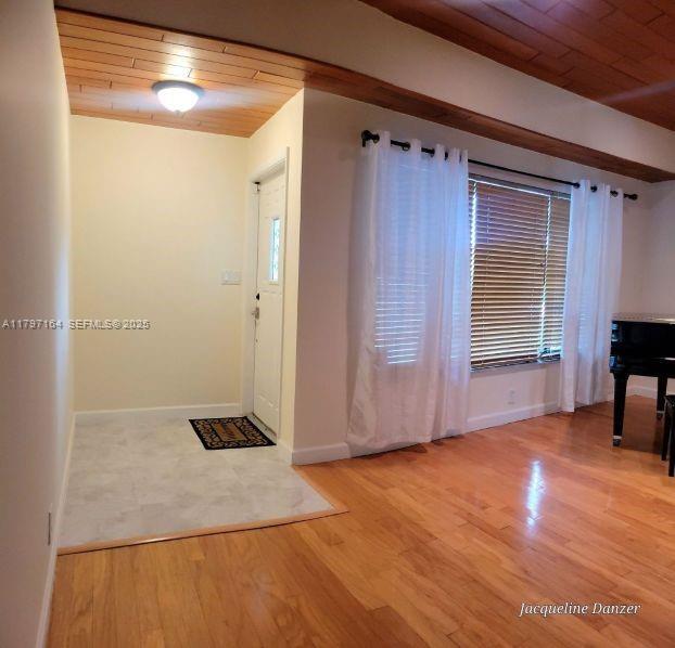 Building Photo - 2241 NE 38th St