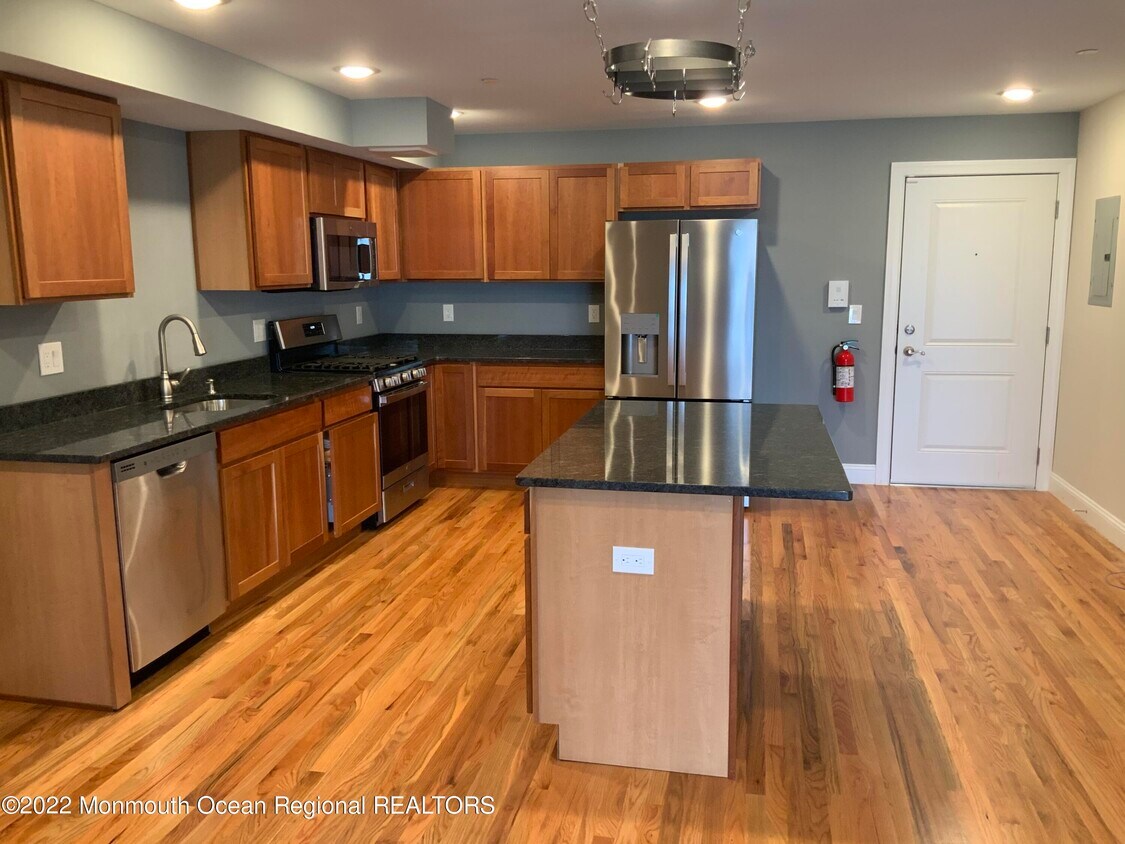 48 First Ave Unit 403, Atlantic Highlands, NJ 07716 Room for Rent in Atlantic Highlands, NJ