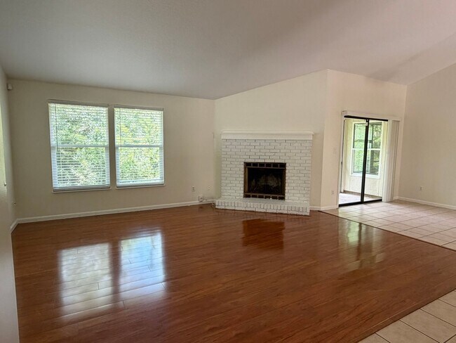 Building Photo - 7386 Spring Villas Cir