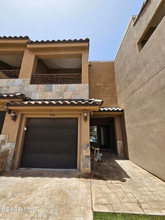Building Photo - 704 Espada Dr