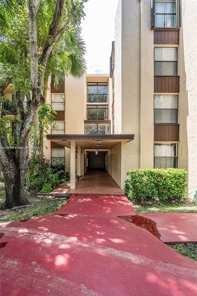 Building Photo - 14301 N Kendall Dr