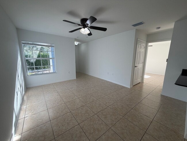 Building Photo - ANNUAL RENTAL - CAMDEN COVE 1 BED /1 BATH CONDO 1ST FLOOR