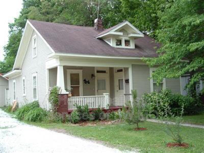 Primary Photo - 1510 E McDaniel St