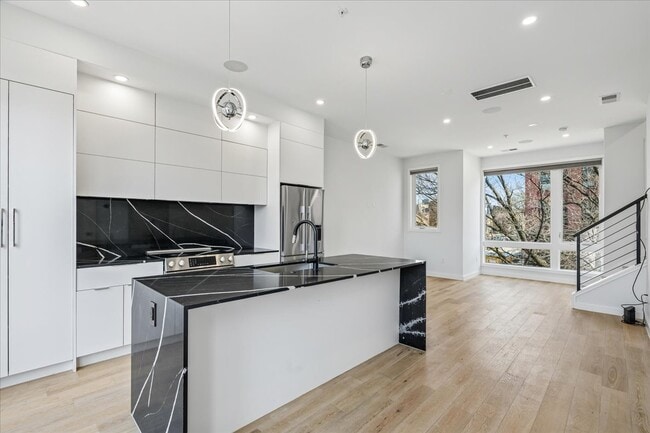 Photo - 810 13th St NE Townhome