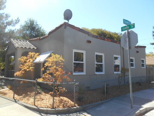 Building Photo - 150 Scott St