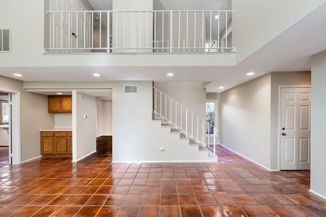 Foto del edificio - 369 Avenida Granada St