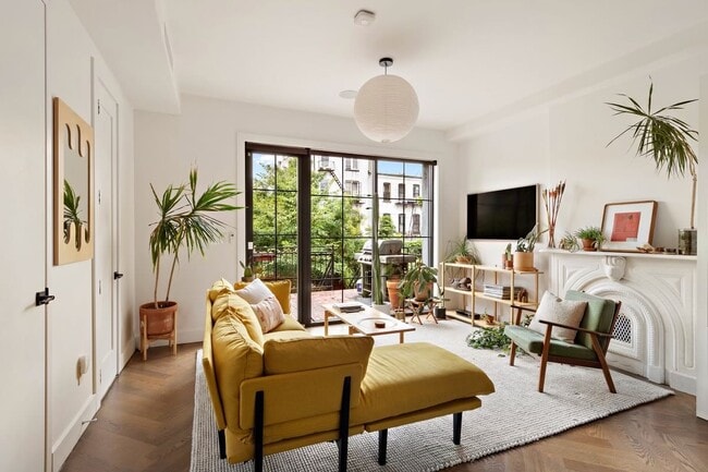 Living Room - 436 Pulaski St