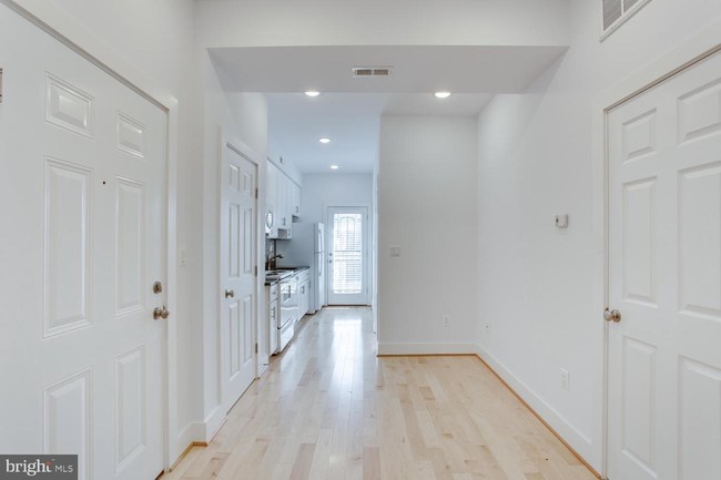 Building Photo - 851 19th St NE