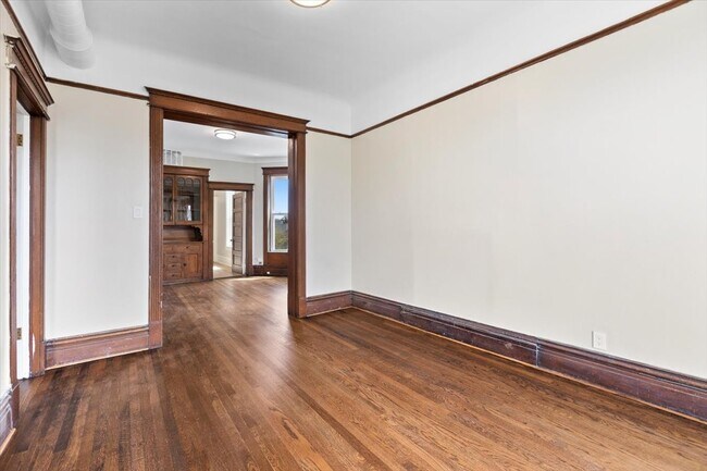 Building Photo - 3751 N Clifton Ave