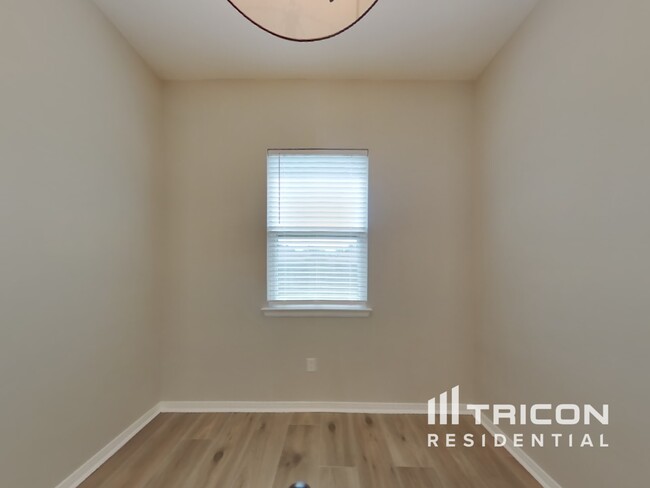 Building Photo - 1003 Awning Ct