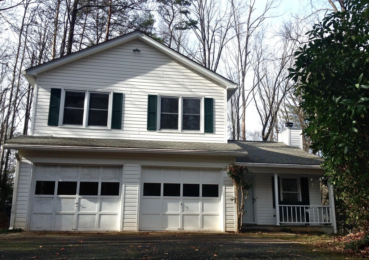 Primary Photo - 64 Hickory Ln
