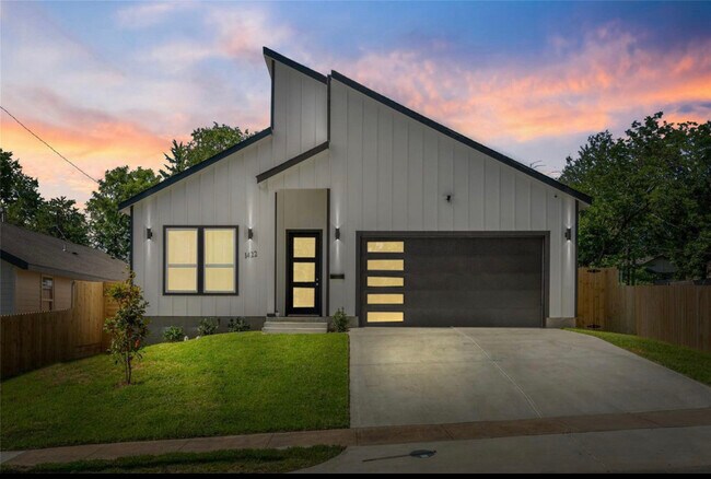 Building Photo - 1422 Strickland St