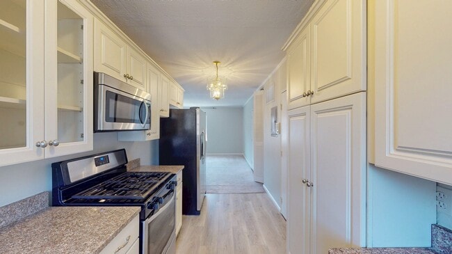 Photo - 137 Lake Shore Rd Apartment