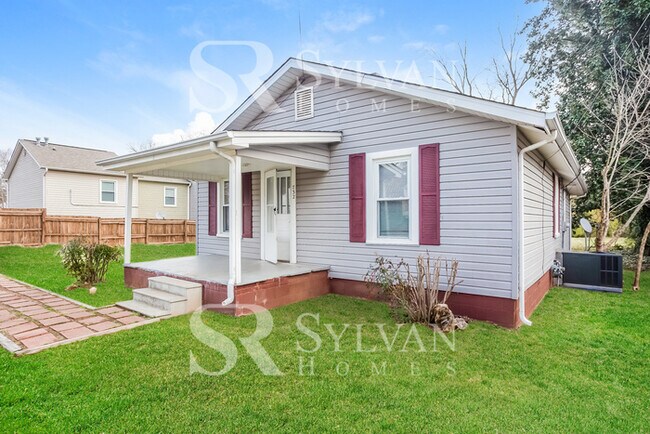 Building Photo - Cute, cozy and comfortable