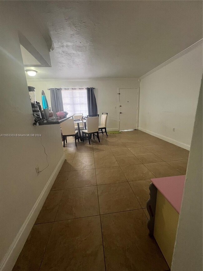 Foto del edificio - 1230 W 54th St