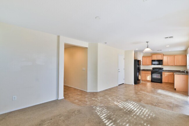 Building Photo - Charming 3 Bed, 2.5 Bath Home in Laveen wi...