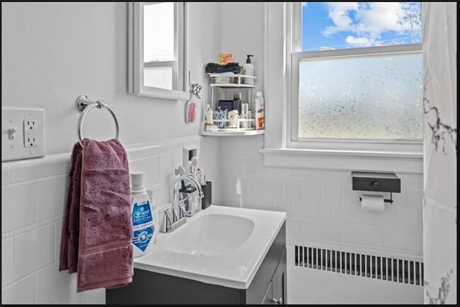 Building Photo - 68 Wood St