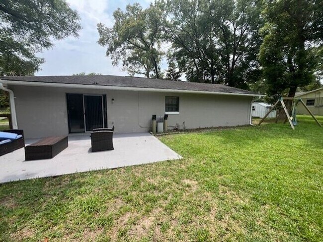 Building Photo - 3/2 single-family home in NE Ocala