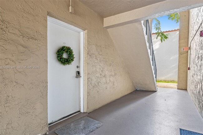 Building Photo - 10780 N Kendall Dr