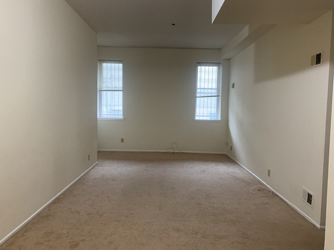 Building Photo - Spacious One Bedroom Apt. In Paulus Hook