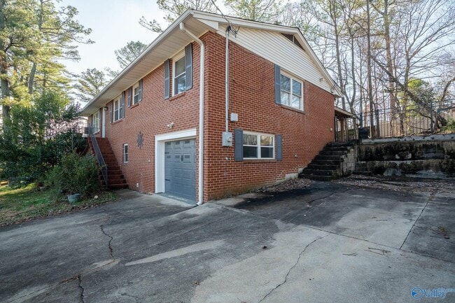 Building Photo - 205 High Rd