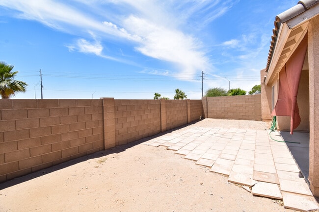 Building Photo - 9033 E 31st Ln