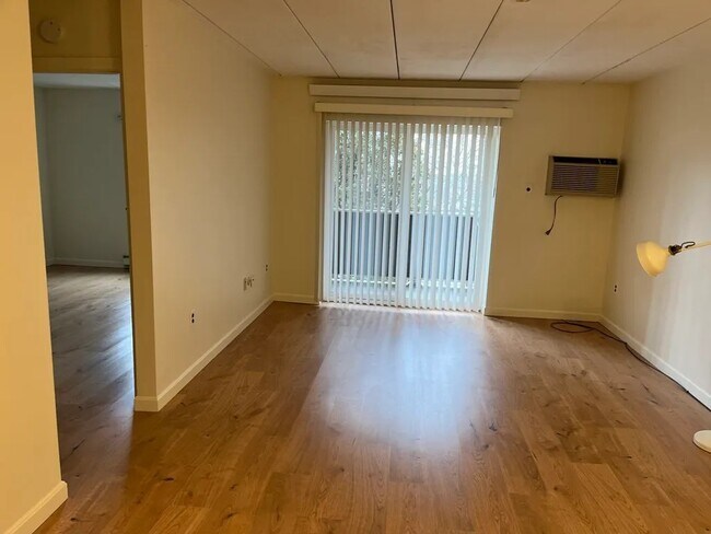 Building Photo - 179 Presidents Ln