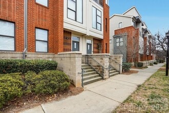 Building Photo - 440 N McDowell St