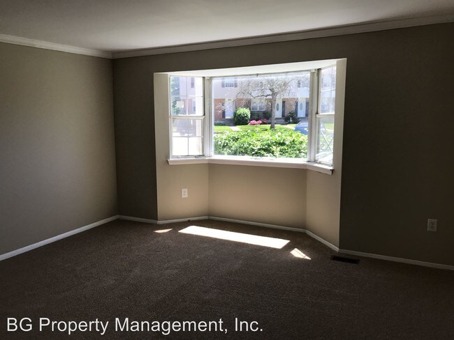 Building Photo - 460 Cornell Ct