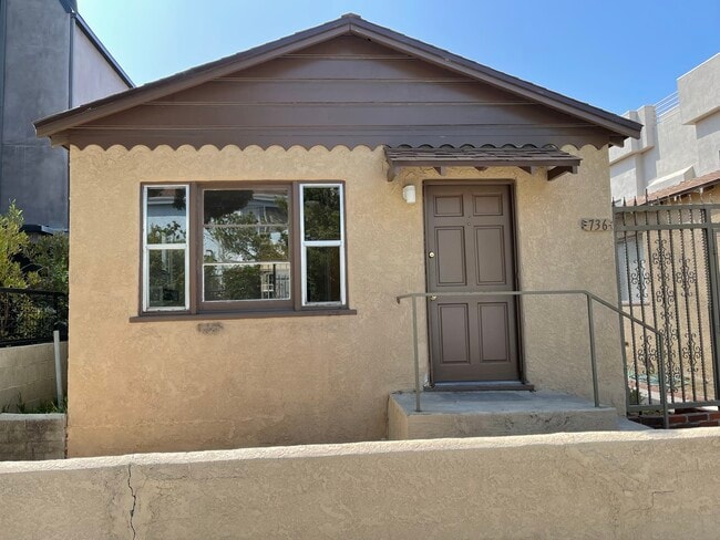 Building Photo - 736 Marine St