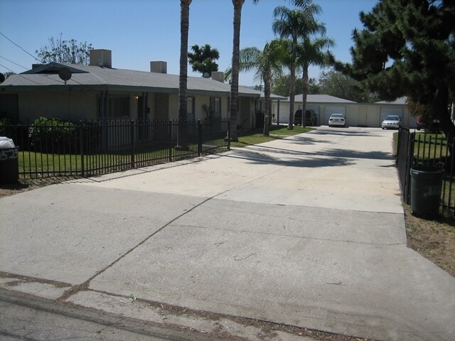 Foto del edificio - 25225-25235 Fisher St
