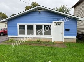 Building Photo - 404 1/2-210 Hartwell Ave