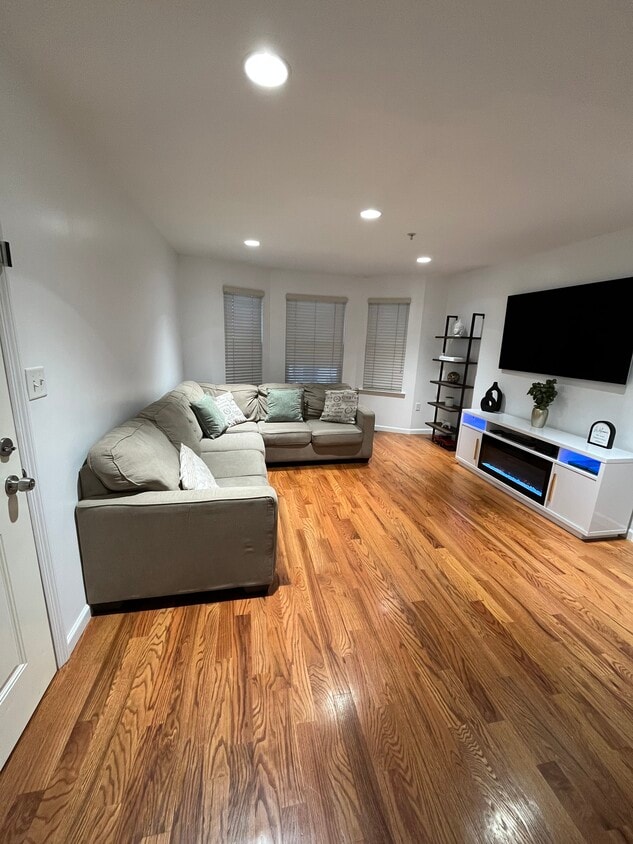 Living room - 207 Atlantic St
