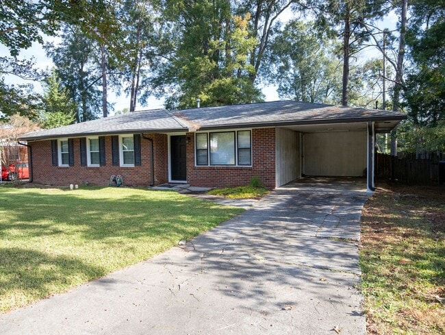 Building Photo - Three Bedroom Brick Ranch in National Hills!