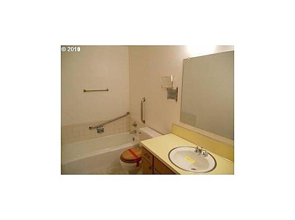 Foto del edificio - 12809 SE Stark St