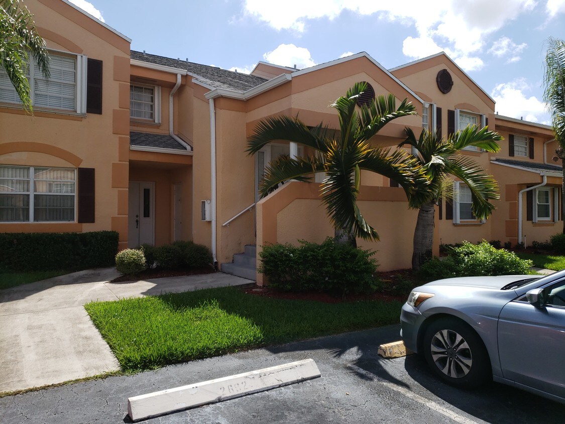 2660 SE 19th Ct, Homestead, FL 33035 Condo for Rent in Homestead, FL