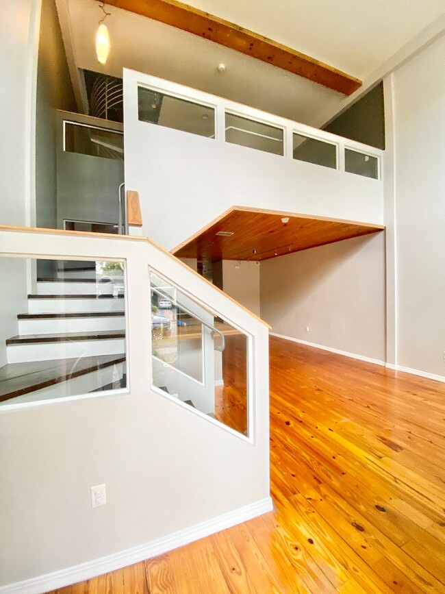 Building Photo - LUXURY TOWNHOME IN SODO 3/2.5 PLUS OFFICE ...