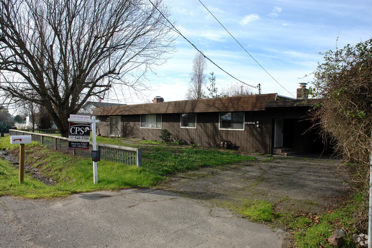 Building Photo - 3301 Primrose Ave