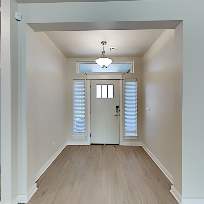 Building Photo - A Nice 3 Bedroom 2.5 Bathroom Custom Home ...