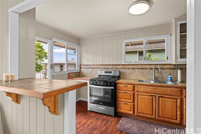 Building Photo - 2567 Liliha St